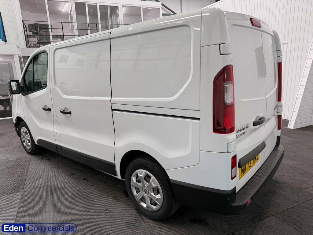 Renault Trafic 2L Business White #6
