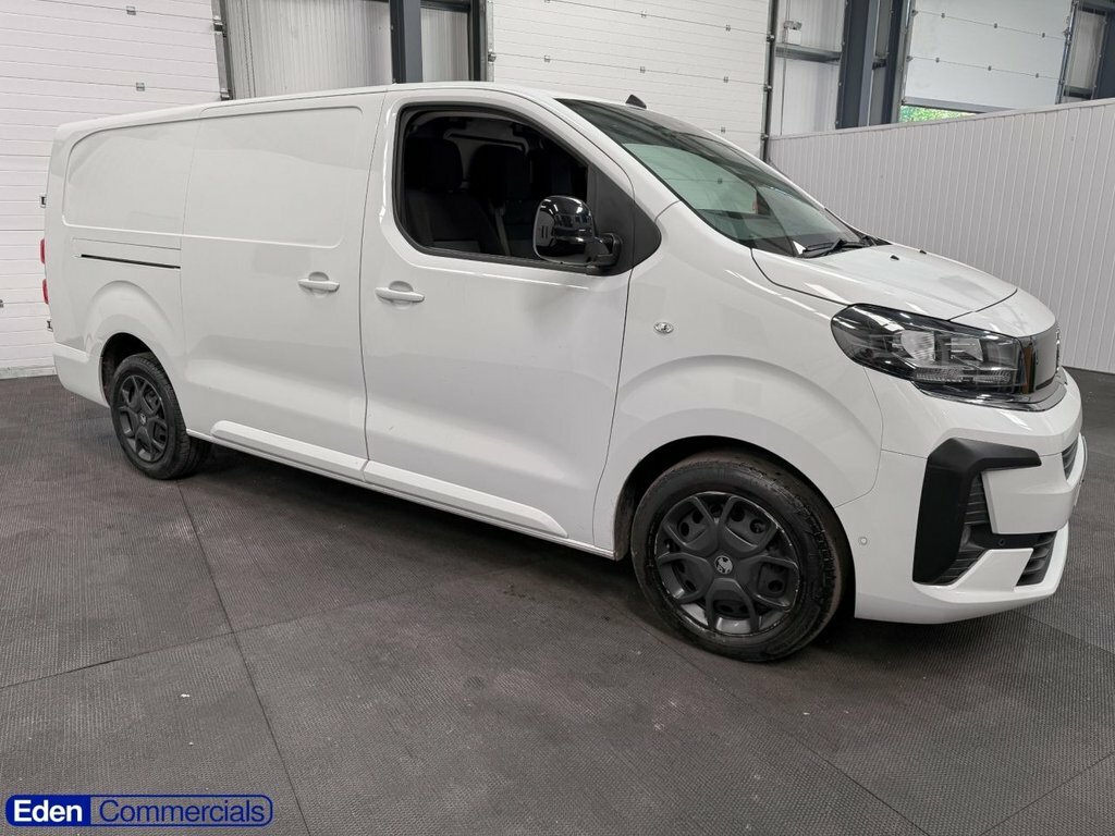 Vauxhall Vivaro 2L Pro 6Dr White