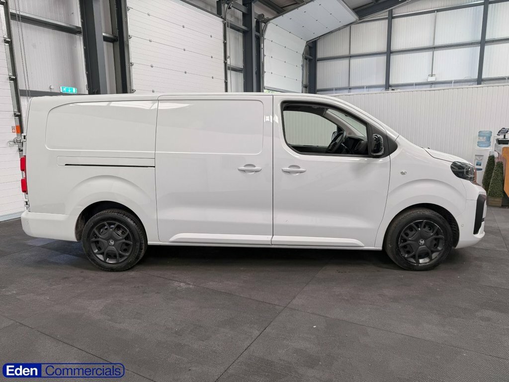 Vauxhall Vivaro 2L Pro 6Dr White #2