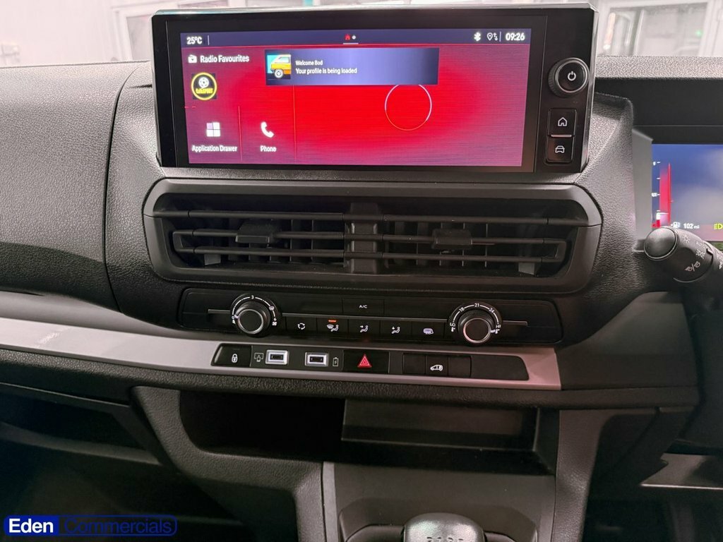 Vauxhall Vivaro 2L Pro 6Dr White #3