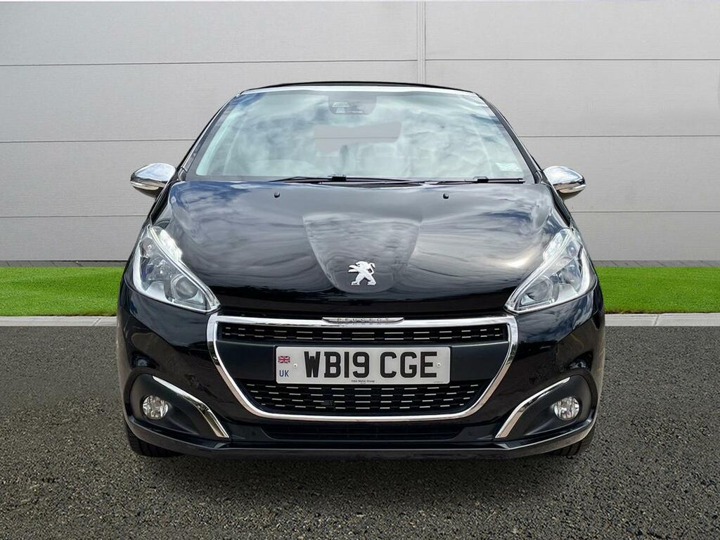 Peugeot 208 Tech Edition Black #2