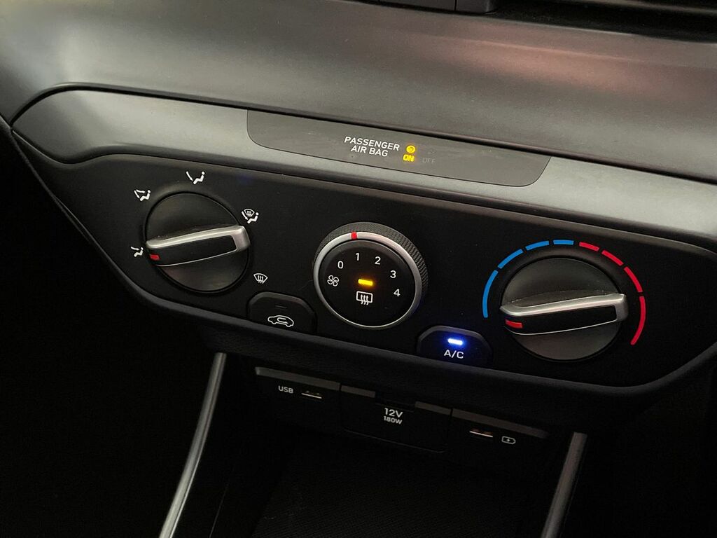Hyundai Bayon Se Connect Black #18