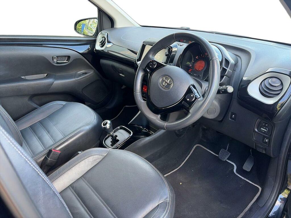 Toyota Aygo X X-pression White #15