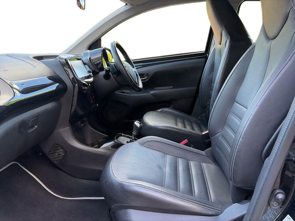 Toyota Aygo X X-pression White #10