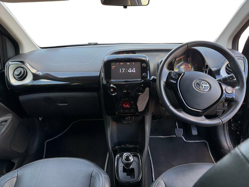 Toyota Aygo X X-pression White #13