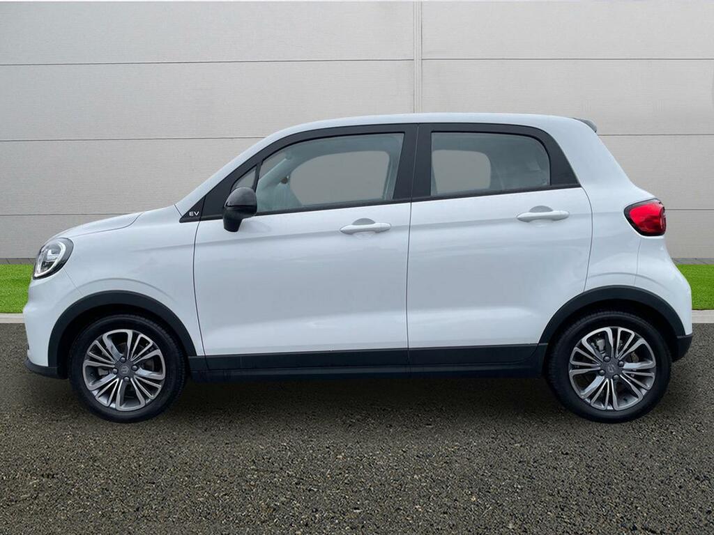 Leapmotor T03 Hatchback White #4
