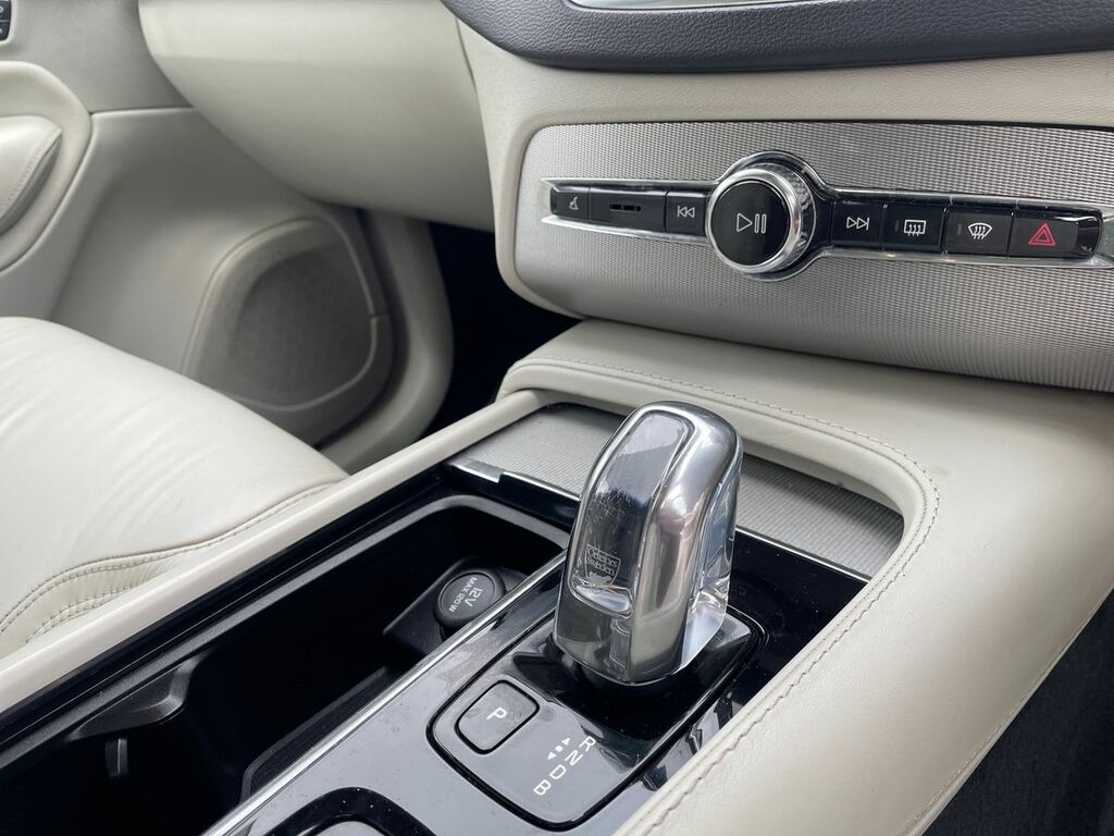 Volvo XC90 R Design Black #19