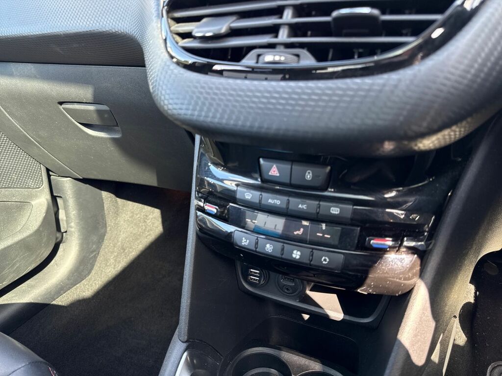 Peugeot 208 Active White #18
