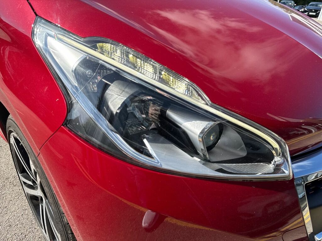 Peugeot 208 Active White #21
