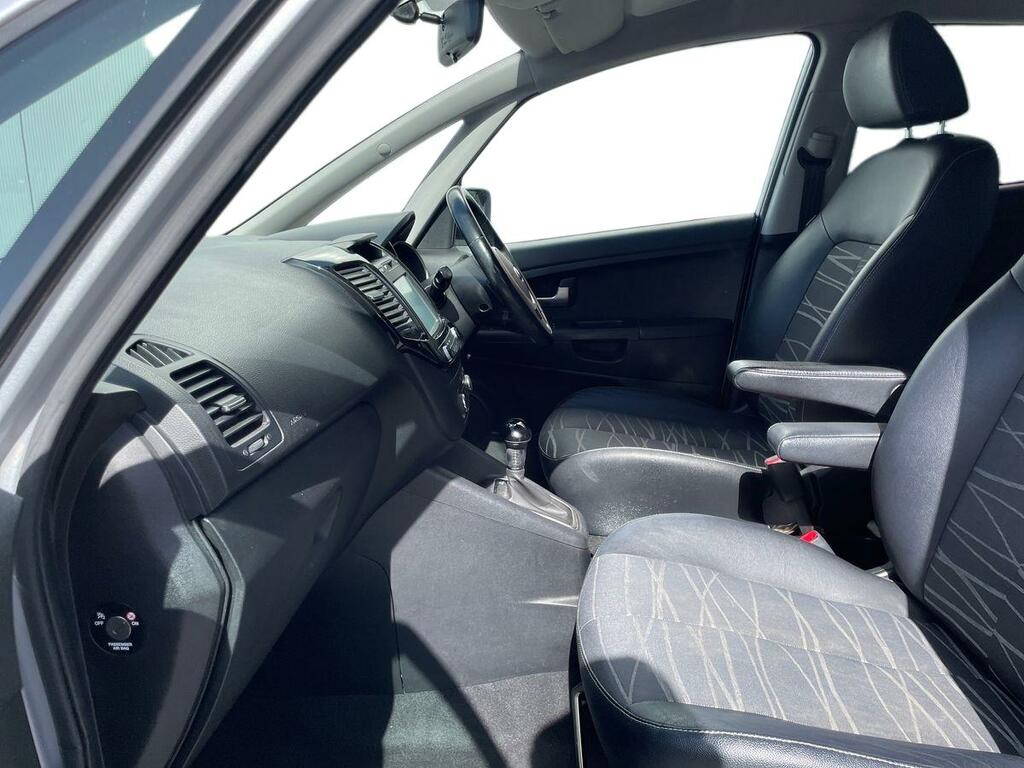 Kia Venga 1.6 3 6 White #10