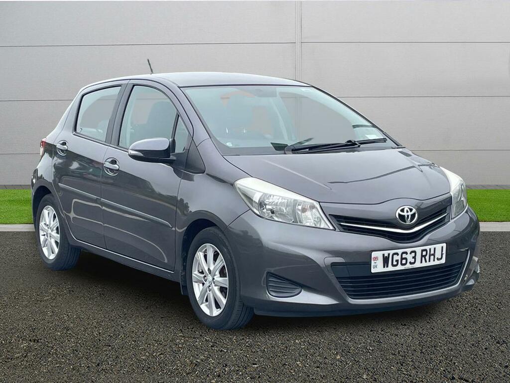 Toyota Yaris Hatchback White #1