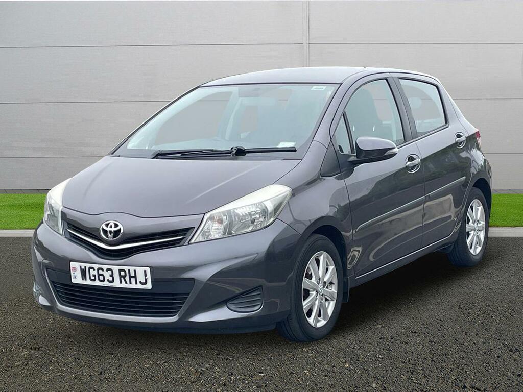 Toyota Yaris Hatchback White #3