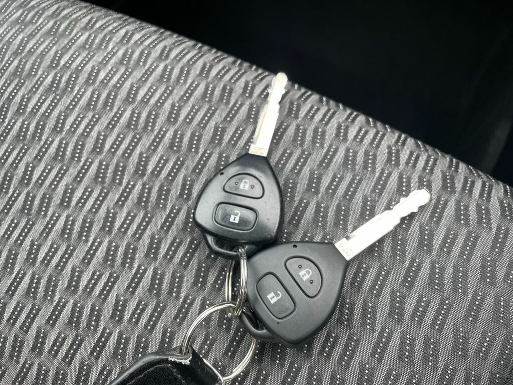 Toyota Yaris Hatchback White #24