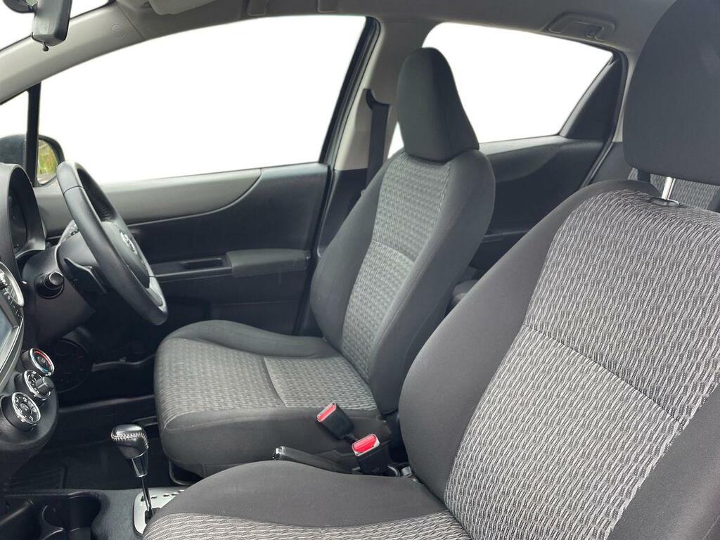 Toyota Yaris Hatchback White #10