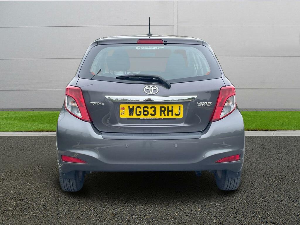 Toyota Yaris Hatchback White #6