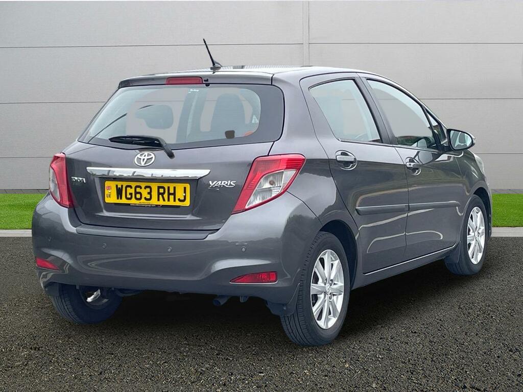 Toyota Yaris Hatchback White #7