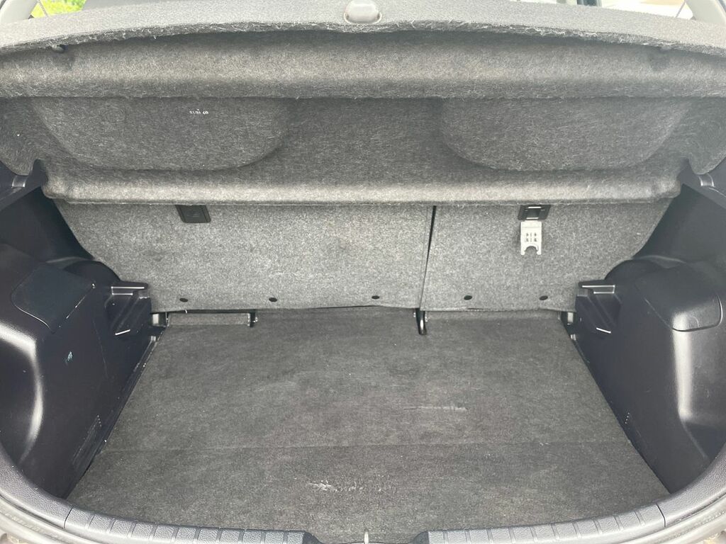 Toyota Yaris Hatchback White #12