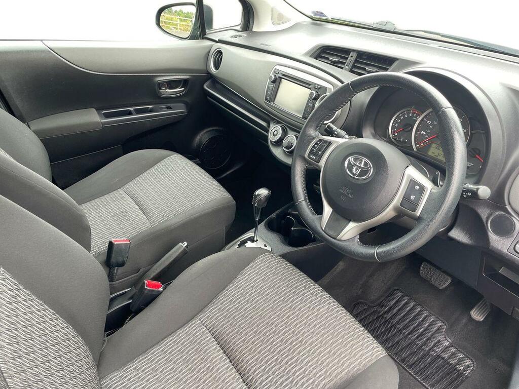 Toyota Yaris Hatchback White #15