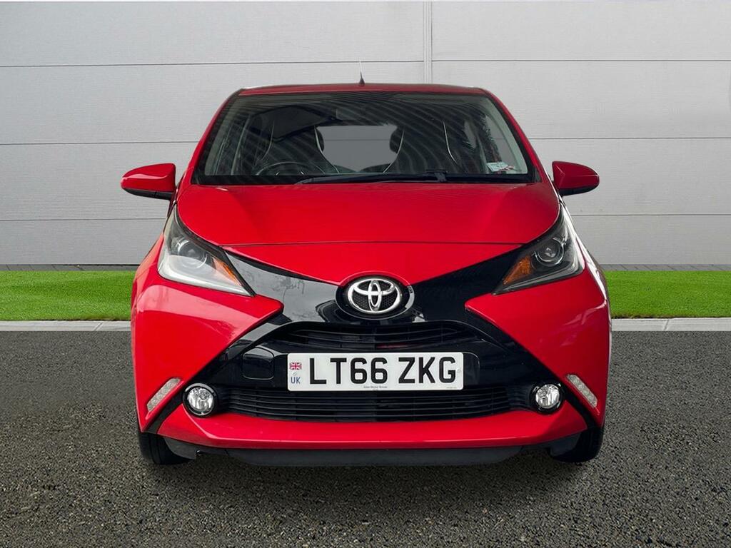 Toyota Aygo X X-pression Red #2