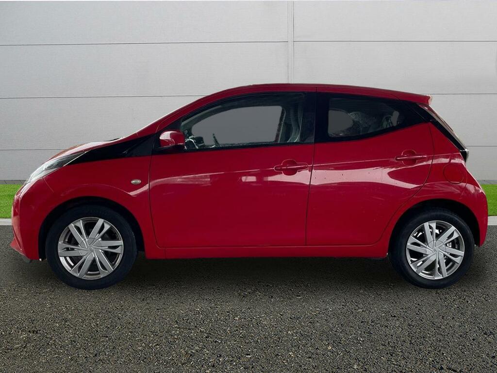 Toyota Aygo X X-pression Red #4