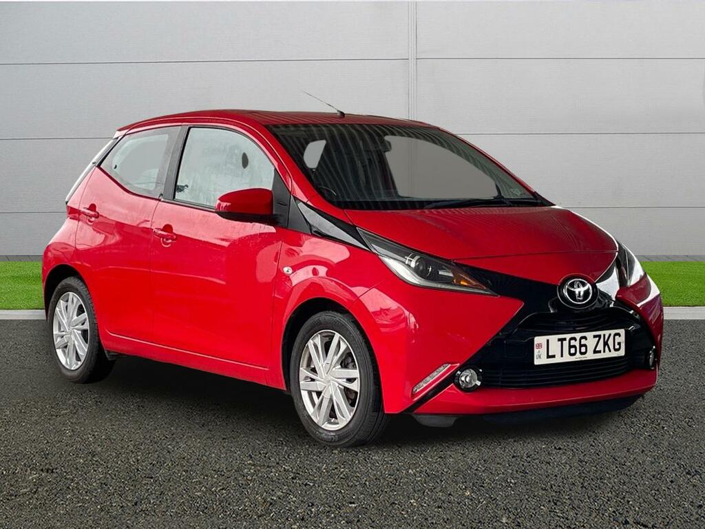 Toyota Aygo X X-pression Red