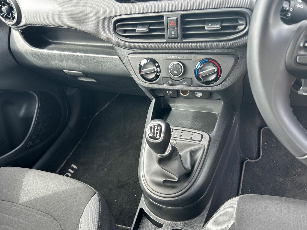 Hyundai I10 1.2 79 Advance Nav White #19