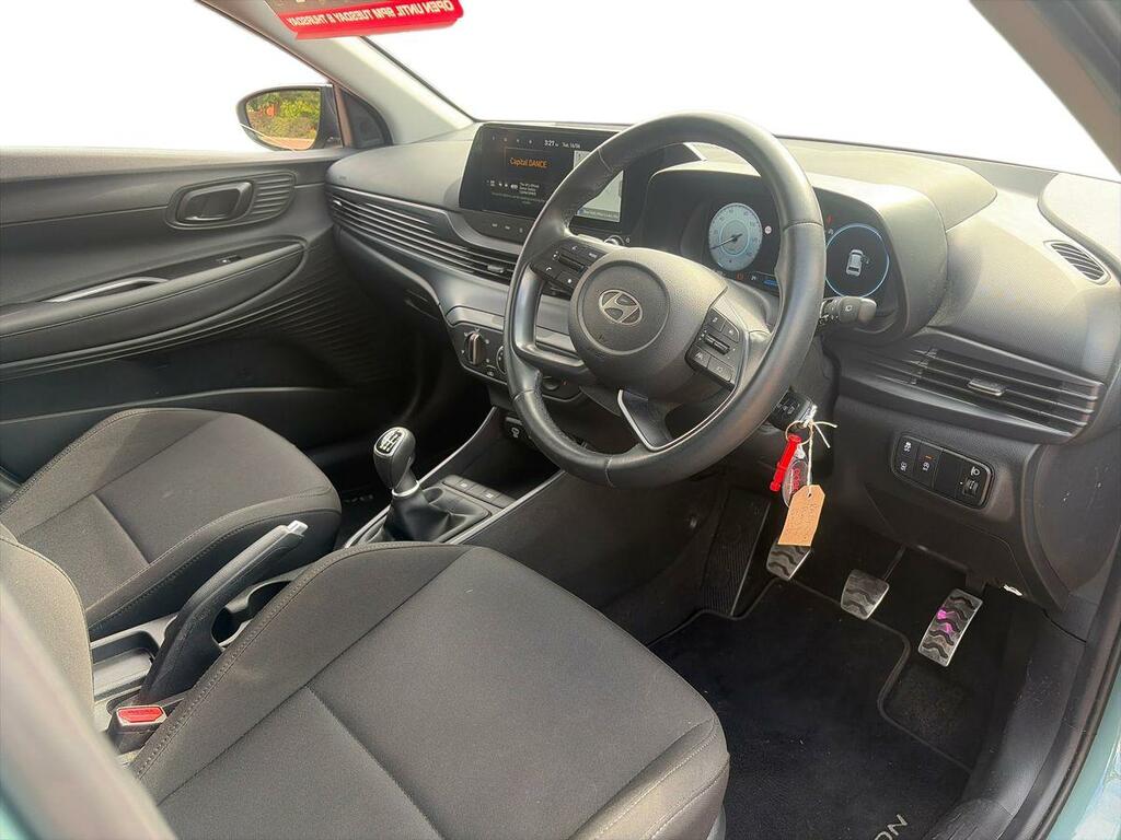 Hyundai Bayon Se Connect Green #15