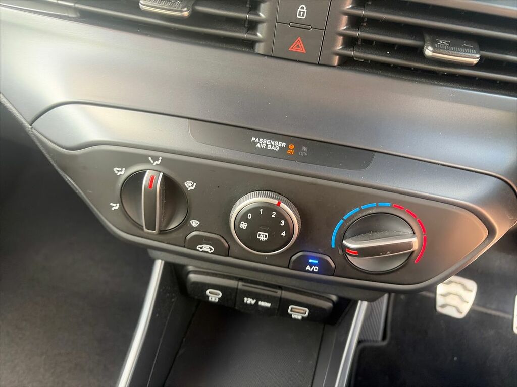 Hyundai Bayon Se Connect Green #18