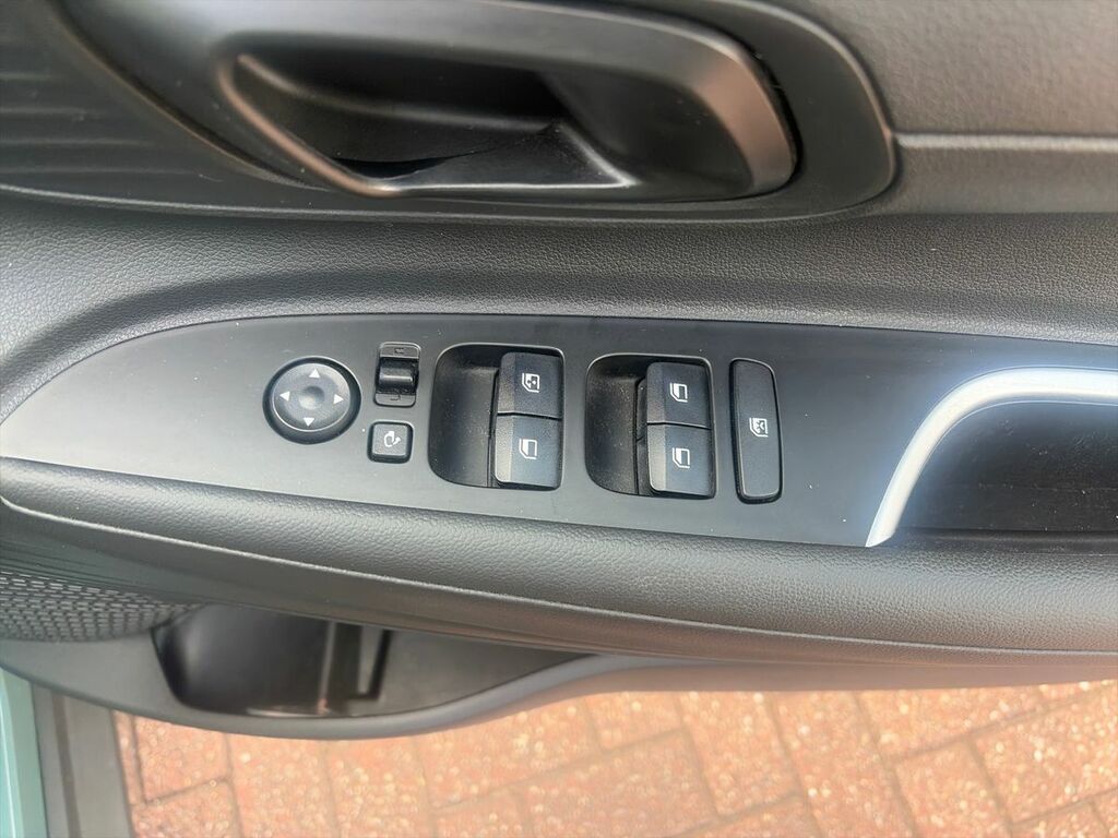 Hyundai Bayon Se Connect Green #20