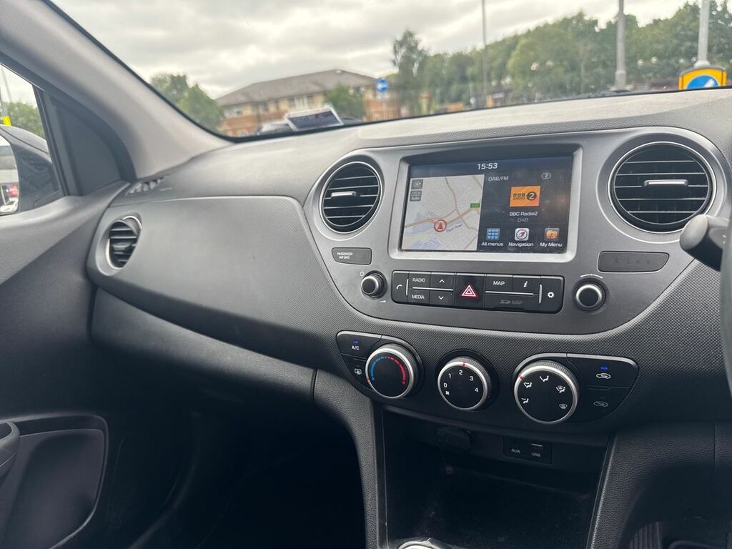 Hyundai I10 1.0 Play White #18