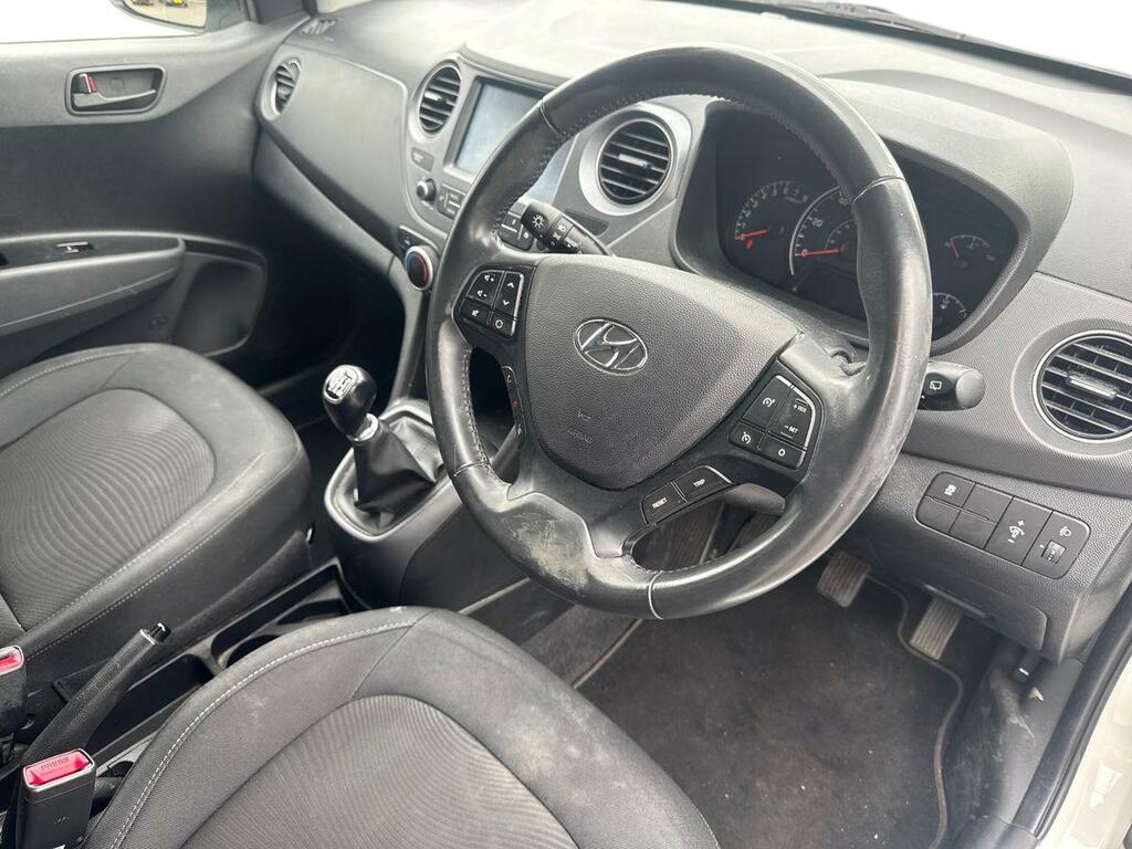 Hyundai I10 1.0 Play White #15