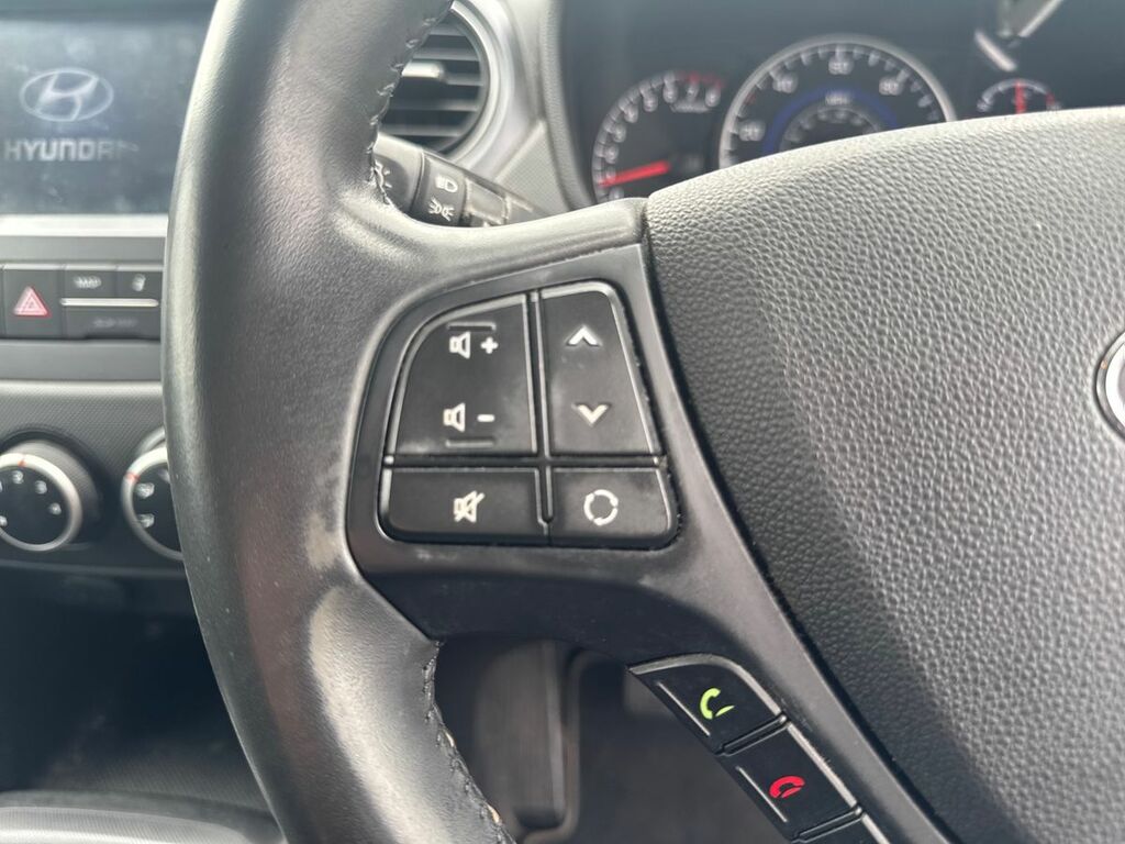 Hyundai I10 1.0 Play White #16
