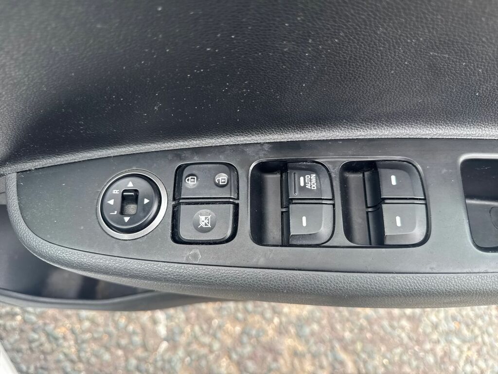 Hyundai I10 1.0 Play White #20
