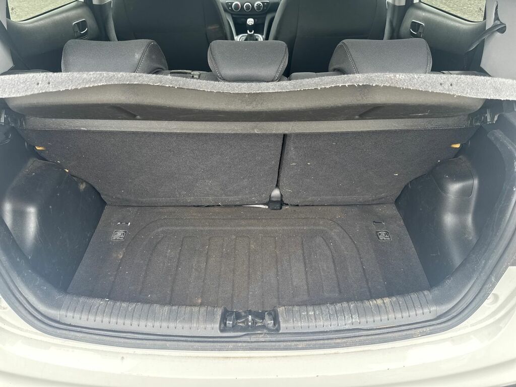 Hyundai I10 1.0 Play White #12