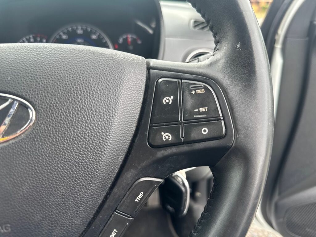 Hyundai I10 1.0 Play White #17