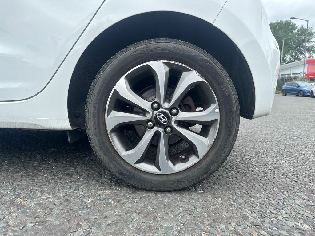 Hyundai I10 1.0 Play White #9