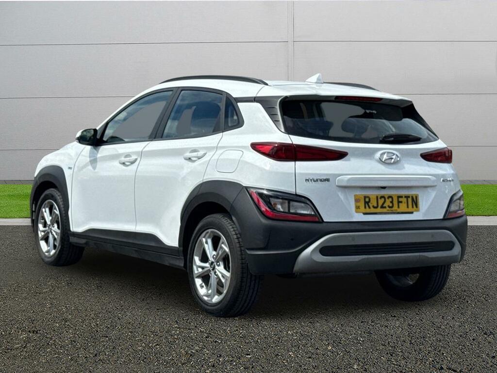 Hyundai Kona Se Connect White #5