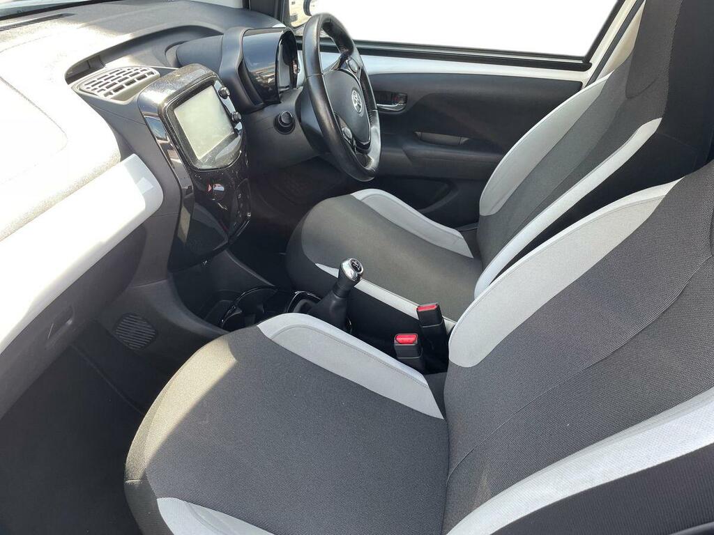 Toyota Aygo X X-play Red #10