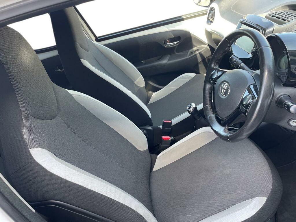 Toyota Aygo X X-play Red #15