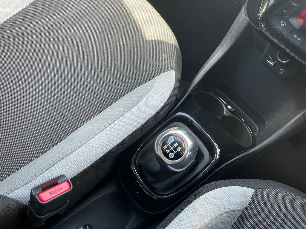 Toyota Aygo X X-play Red #19