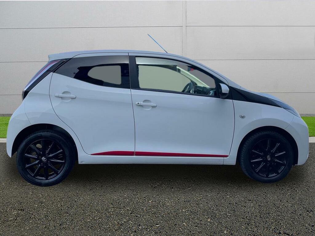 Toyota Aygo X X-play Red #8