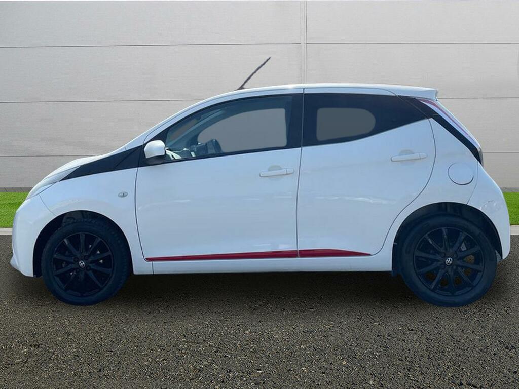 Toyota Aygo X X-press White #4