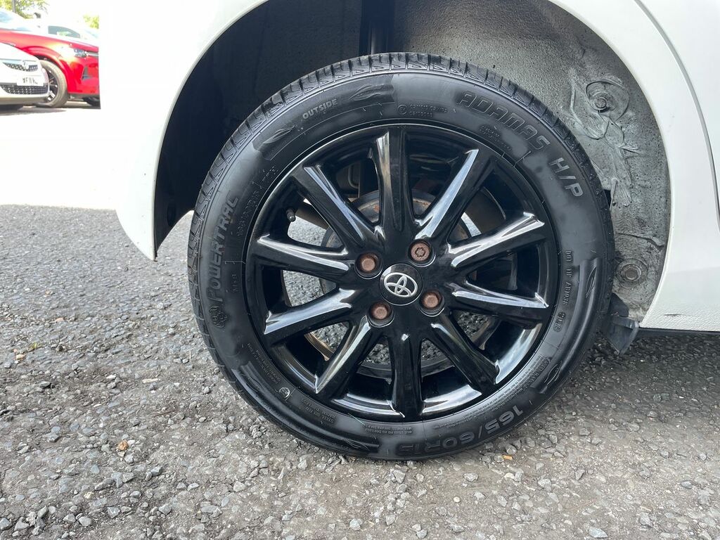 Toyota Aygo X X-play Red #9