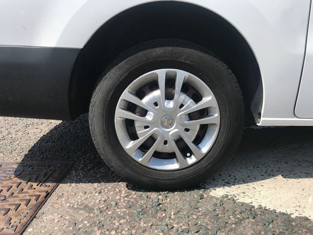 Vauxhall Vivaro Panel Van White #9