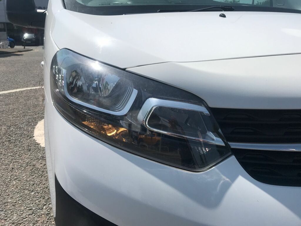 Vauxhall Vivaro Panel Van White #21