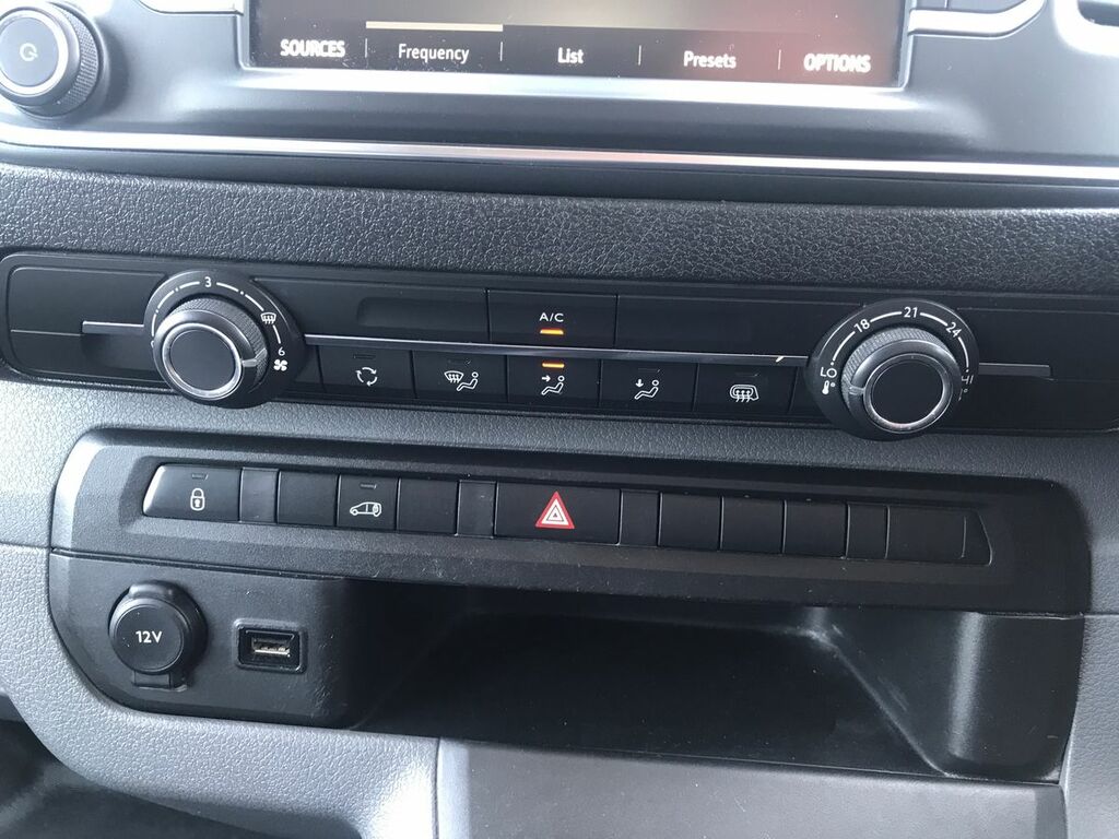 Vauxhall Vivaro Panel Van White #18