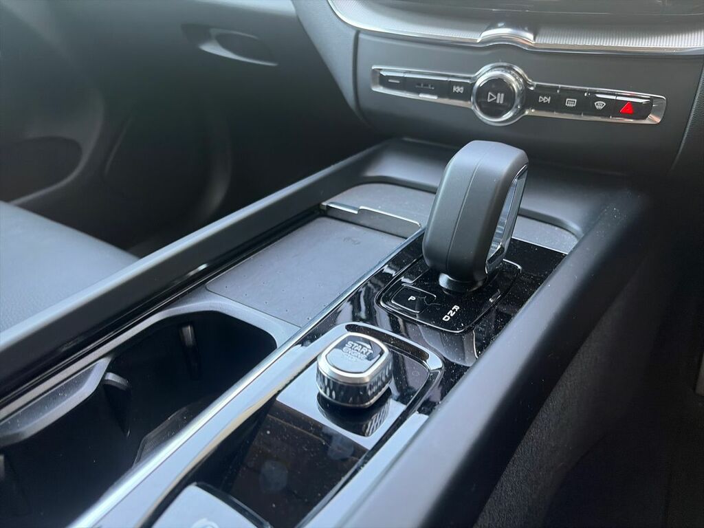 Volvo XC60 2.0 B5p Plus Dark Awd Geartronic White #19