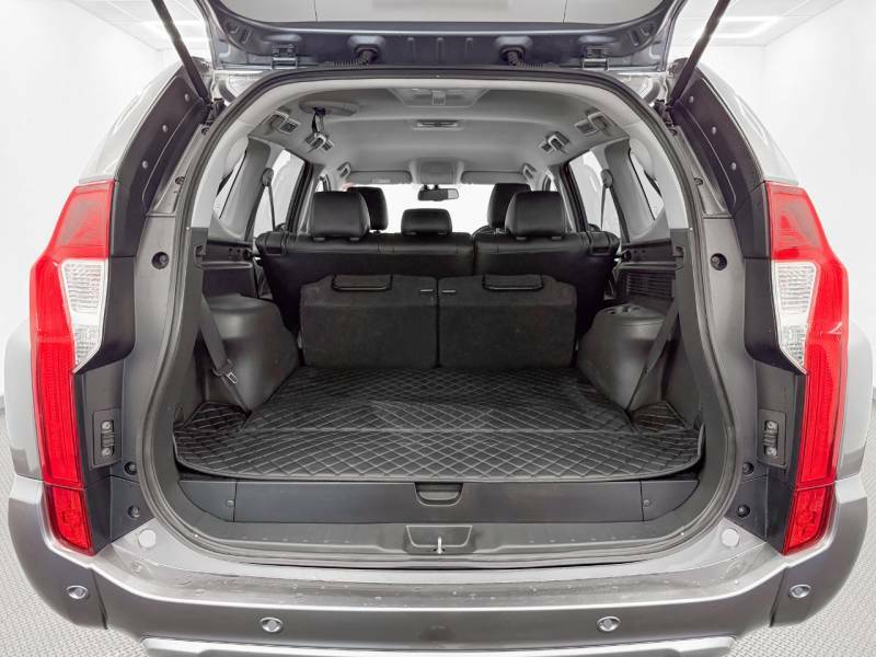 Mitsubishi Shogun Sport 4 Black #11