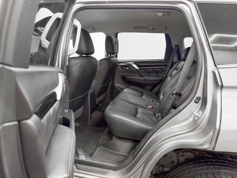 Mitsubishi Shogun Sport 4 Black #10