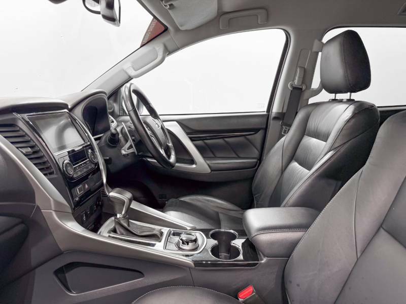 Mitsubishi Shogun Sport 4 Black #9